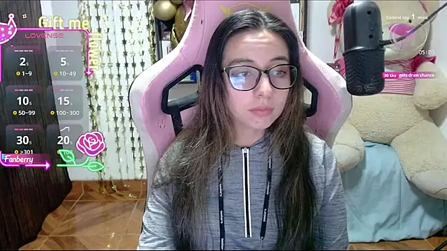 Maggie Fox3 online show from 10-10-25, 01:17