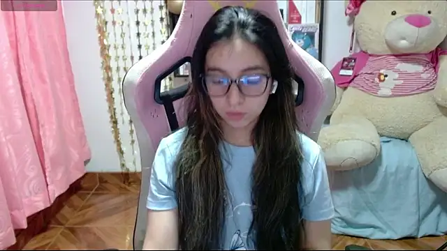 Maggie Fox3 online show from 10-23-25, 02:10