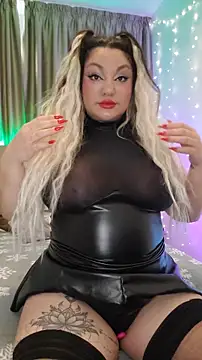 Larissa K online show from 12-19-25, 06:38