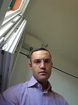 Snapshot of enricso chatting on 10-24-25, 10:03 enricso online show from 10-24-25, 10:03