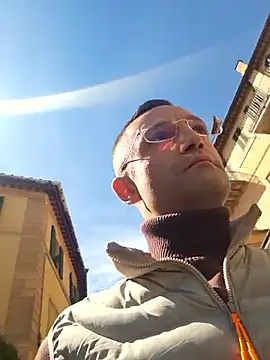 Snapshot of enricso chatting on 04-10-26, 12:45 enricso online show from 04-10-26, 12:45