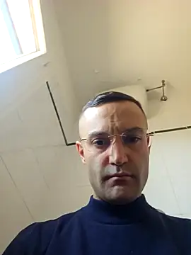 Snapshot of enricso chatting on 04-04-26, 01:17 enricso online show from 04-04-26, 01:17