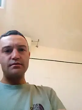 Snapshot of enricso chatting on 03-10-26, 04:11 enricso online show from 03-10-26, 04:11