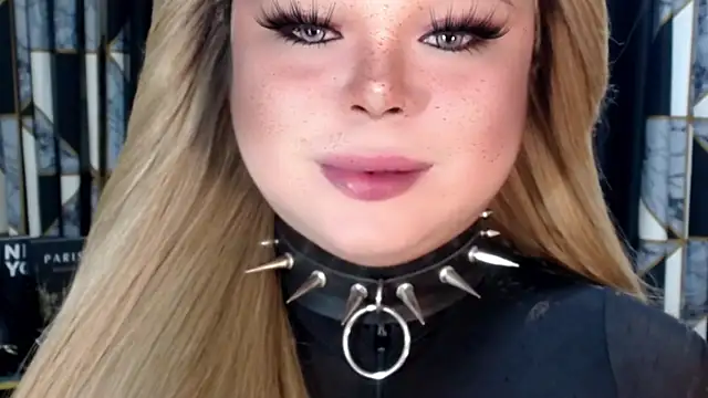 Snapshot of Mistress_DOMnicaaxx chatting on 11-08-25, 06:17 Mistress DOMnicaaxx online show from 11-08-25, 06:17