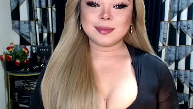 Snapshot of Mistress_DOMnicaaxx chatting on 12-03-25, 01:54 Mistress DOMnicaaxx online show from 12-03-25, 01:54