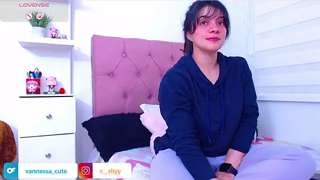Snapshot of Vannessa__Shy chatting on 09-10-25, 10:53 Vannessa  Shy online show from 09-10-25, 10:53
