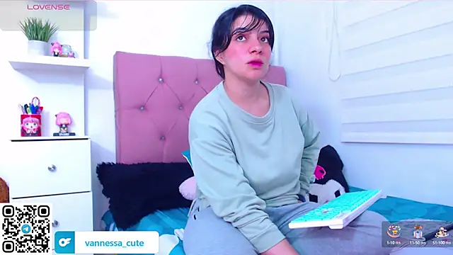 Snapshot of Vannessa__Shy chatting on 09-21-25, 09:53 Vannessa  Shy online show from 09-21-25, 09:53