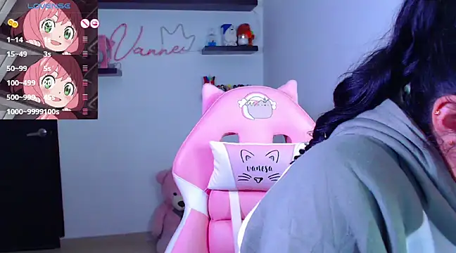Snapshot of Vannessa__Shy chatting on 03-18-25, 09:53 Vannessa  Shy online show from 03-18-25, 09:53