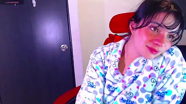 Snapshot of Vannessa__Shy chatting on 10-13-25, 10:54 Vannessa  Shy online show from 10-13-25, 10:54