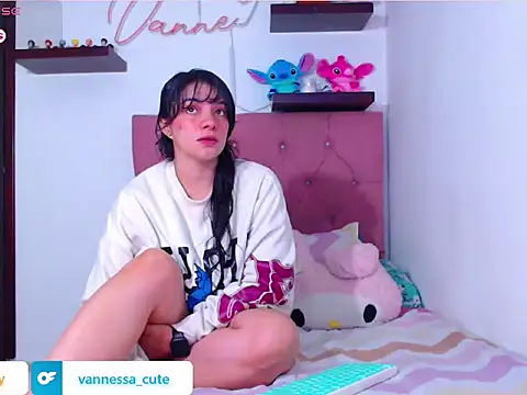 Snapshot of Vannessa__Shy chatting on 10-26-25, 10:21 Vannessa  Shy online show from 10-26-25, 10:21