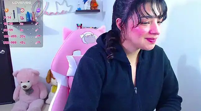 Snapshot of Vannessa__Shy chatting on 03-05-25, 11:16 Vannessa  Shy online show from 03-05-25, 11:16