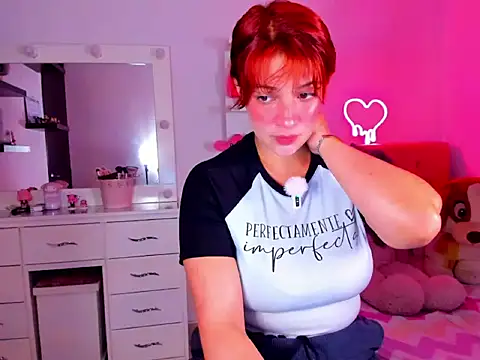 Snapshot of Vannessa__Shy chatting on 05-25-26, 07:45 Vannessa Shy online show from 05-25-26, 07:45