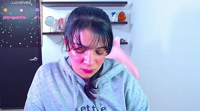 Snapshot of Vannessa__Shy chatting on 02-05-25, 08:14 Vannessa  Shy online show from 02-05-25, 08:14
