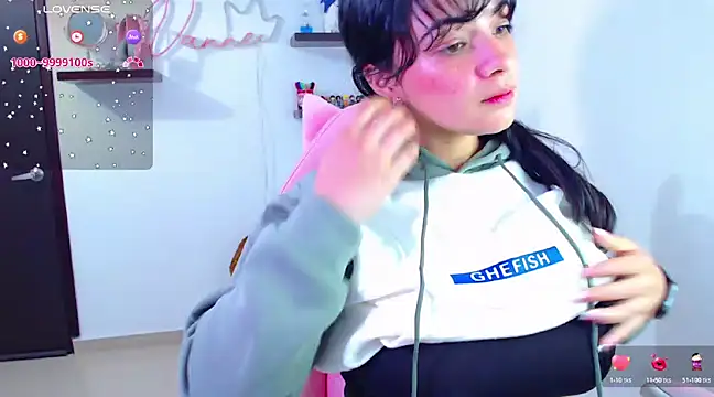 Snapshot of Vannessa__Shy chatting on 02-27-25, 11:48 Vannessa  Shy online show from 02-27-25, 11:48