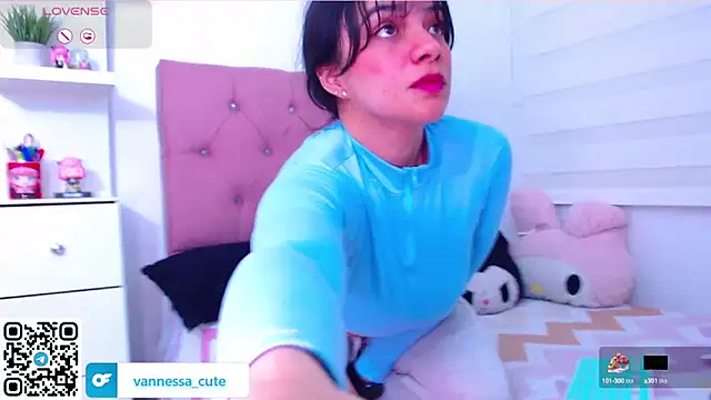 Snapshot of Vannessa__Shy chatting on 09-18-25, 11:30 Vannessa  Shy online show from 09-18-25, 11:30