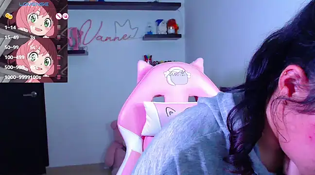 Snapshot of Vannessa__Shy chatting on 03-20-25, 12:40 Vannessa  Shy online show from 03-20-25, 12:40