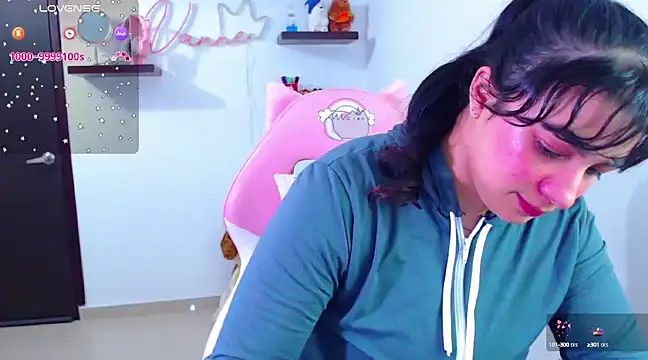 Snapshot of Vannessa__Shy chatting on 02-25-25, 09:37 Vannessa  Shy online show from 02-25-25, 09:37