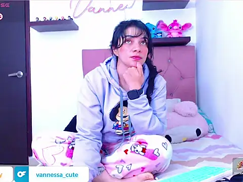 Snapshot of Vannessa__Shy chatting on 10-23-25, 01:26 Vannessa  Shy online show from 10-23-25, 01:26