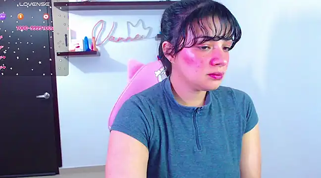 Snapshot of Vannessa__Shy chatting on 03-08-25, 12:44 Vannessa  Shy online show from 03-08-25, 12:44
