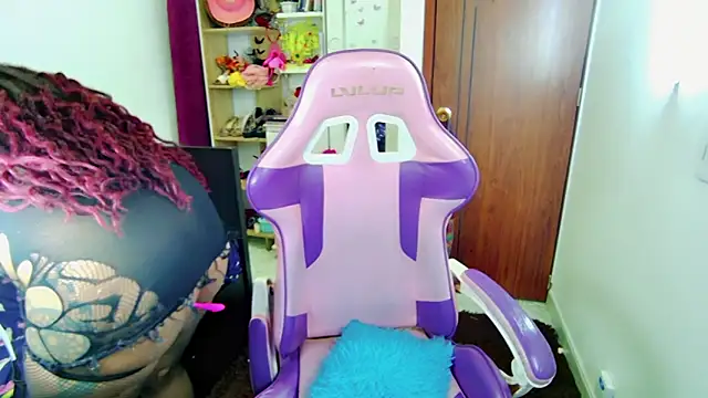 Snapshot of Naasha_ chatting on 02-09-25, 07:48 Naasha online show from 02-09-25, 07:48