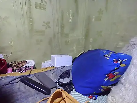 Snapshot of Alora-shine chatting on 02-22-25, 12:16 Alora-shine online show from 02-22-25, 12:16