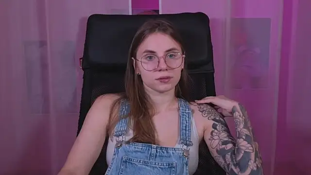 Snapshot of _AnnaStark_ chatting on 03-15-25, 08:32 AnnaStark online show from 03-15-25, 08:32