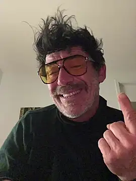 Snapshot of maxximere chatting on 02-18-26, 01:25 maxximere online show from 02-18-26, 01:25