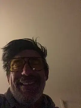 Snapshot of maxximere chatting on 03-04-26, 02:08 maxximere online show from 03-04-26, 02:08