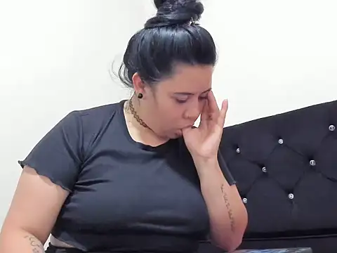 Snapshot of emely_garcia chatting on 03-13-25, 04:23 emely garcia online show from 03-13-25, 04:23