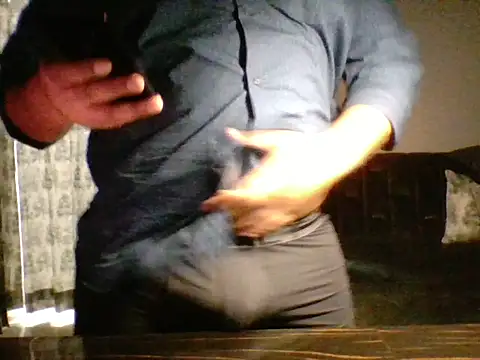 Snapshot of Wildguycums chatting on 10-14-25, 04:51 Wildguycums online show from 10-14-25, 04:51