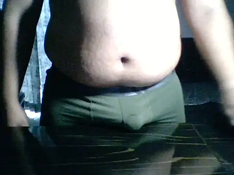 Snapshot of Wildguycums chatting on 11-10-25, 06:13 Wildguycums online show from 11-10-25, 06:13