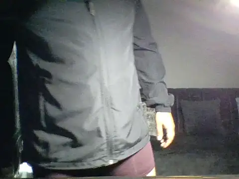 Snapshot of Wildguycums chatting on 10-15-25, 04:48 Wildguycums online show from 10-15-25, 04:48