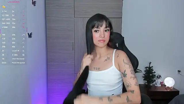 Lizzie corner v online show from 11-20-25, 02:07