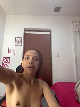 Snapshot of SexyLeilaa chatting on 09-20-25, 01:32 SexyLeilaa online show from 09-20-25, 01:32