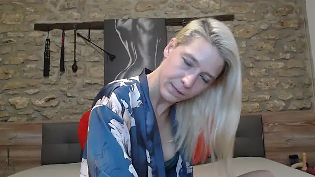 Naschkatze01 online show from 12-17-25, 10:31