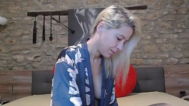 Naschkatze01 online show from 12-23-25, 08:13