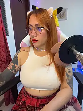 Snapshot of Luna_Paris_ chatting on 06-20-26, 02:49 Luna Paris online show from 06-20-26, 02:49