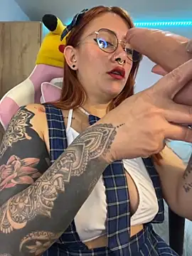 Luna Paris  online show from 10-18-25, 09:28