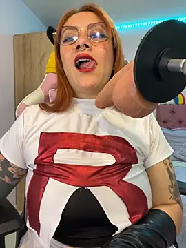 Luna Paris  online show from 10-30-25, 08:39