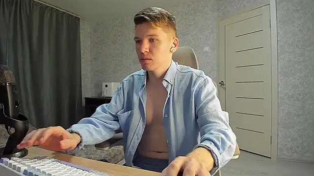Snapshot of Bananas_dick chatting on 10-04-25, 05:31 Bananas dick online show from 10-04-25, 05:31
