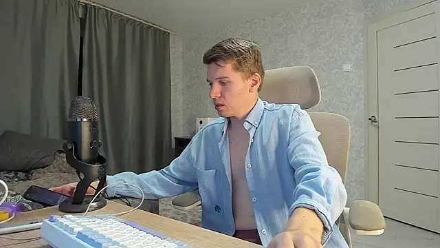 Snapshot of Bananas_dick chatting on 09-21-25, 02:28 Bananas dick online show from 09-21-25, 02:28