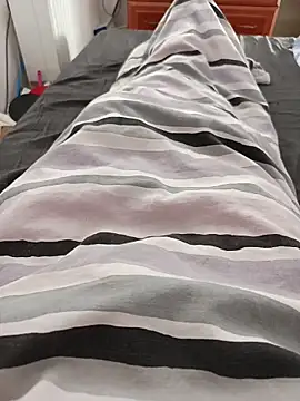 Snapshot of Zozo073 chatting on 10-29-25, 10:14 Zozo073 online show from 10-29-25, 10:14