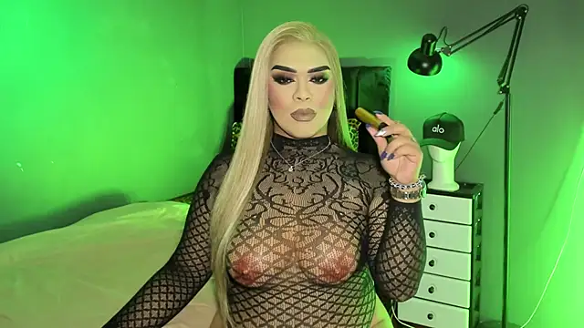 Snapshot of VictoriaEliz chatting on 05-12-26, 04:13 VictoriaEliz online show from 05-12-26, 04:13