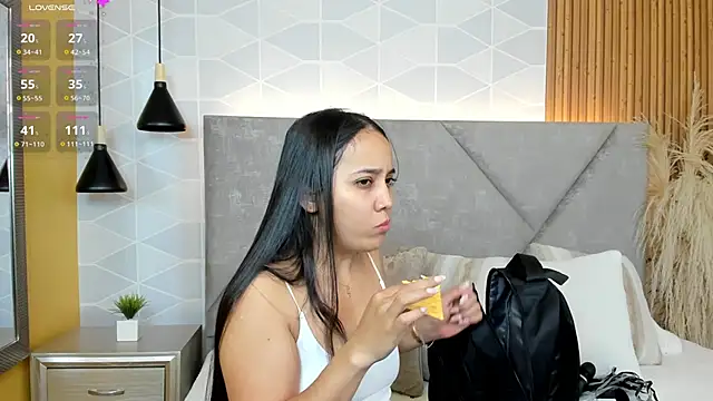 Sammy Fit  online show from 11-24-25, 01:00