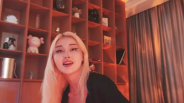 hyun chia online show from 11-18-25, 03:10