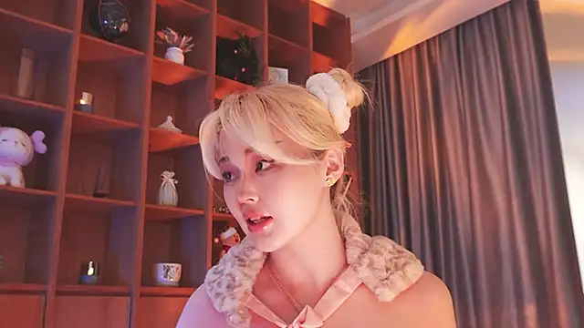 hyun chia online show from 11-06-25, 01:42