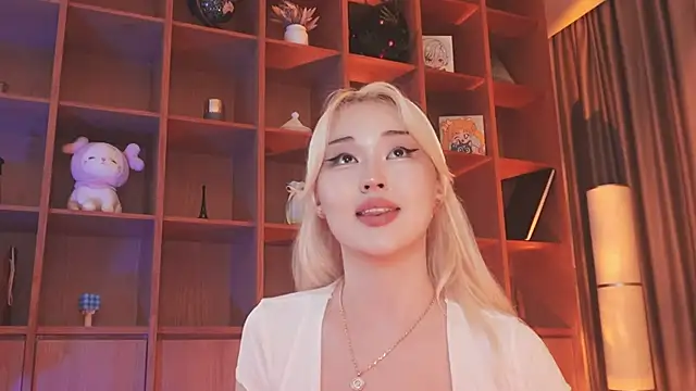 hyun chia online show from 10-19-25, 08:44