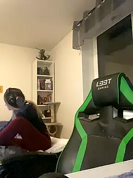 chibi moon  online show from 12-22-25, 07:03