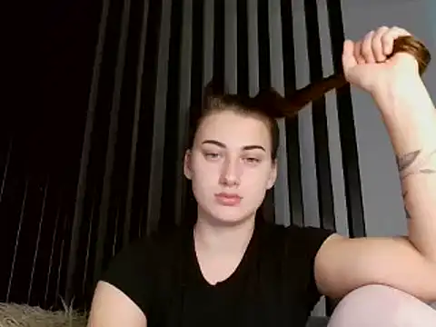 Natalia Daysie online show from 12-20-24, 04:25