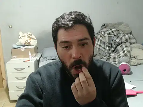 Snapshot of lucasprloco chatting on 09-17-25, 10:34 lucasprloco online show from 09-17-25, 10:34